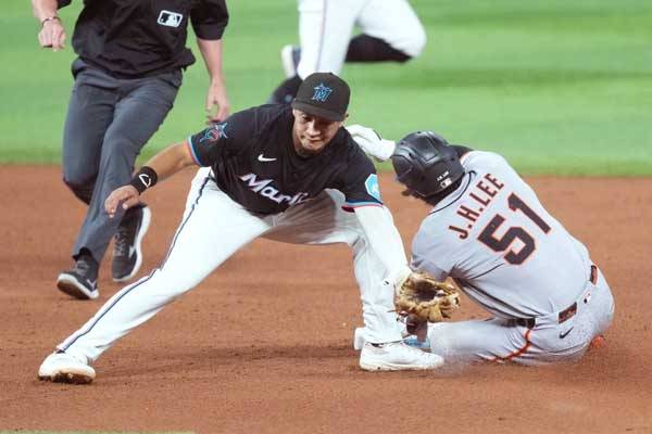 이정후가 5회 2루 도루를 성공하고 있다. 사진= Jim Rassol-Imagn Images= 연합뉴스 제공