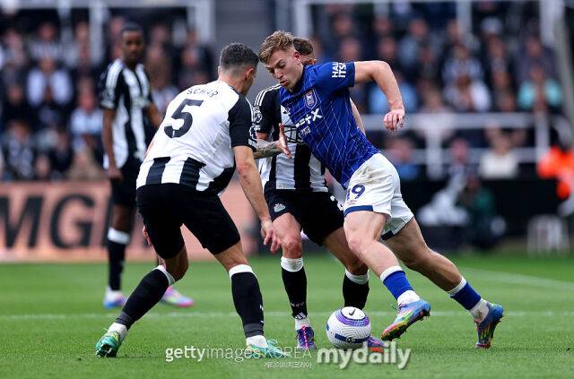맨유에서 첼시로 갈아탈 것으로 보이는 입스위치 스트라이커 리암 델랍./게티이미지코리아