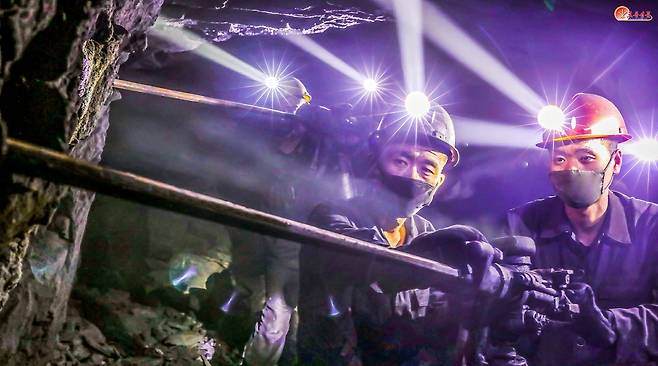 북한 노동당 기관지 노동신문은 28일 남양탄광을 소개하고 "석탄생산에 애국의 땀을 바쳐가고 있다"라고 전했다.