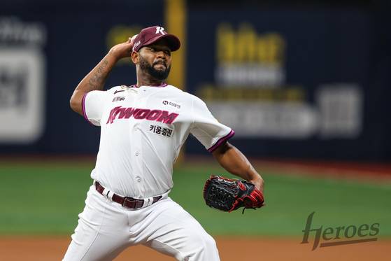 역투하는 키움 새 외국인 선발투수 라울 알칸타라. 사진 키움 히어로즈