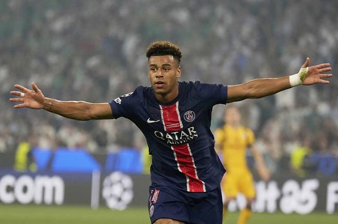 데지레 두에가 1일 오전 4시(한국시간) 독일 뮌헨 알리안츠 아레나에서 열린 ‘2024~2025 유럽축구연맹(UEFA) 챔피언스리그(UCL)’ 인터밀란과 결승전에서 세리머니를 펼치고 있다. AP연합뉴스