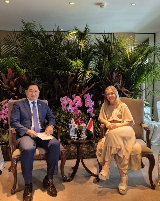 조창래 (왼쪽)국방정책실장이 1일 샹그릴라대화에서 스테파니 벡 국방차관과 양자 회담을 하고 있다. 국방부 제공