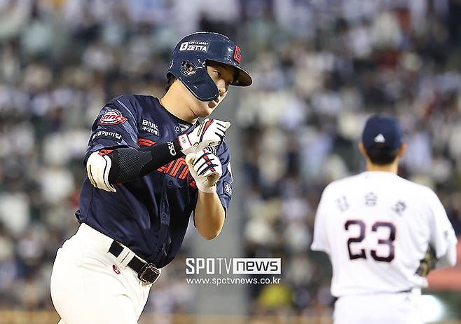 ▲ 4월까지만 해도 타격 흐름이 좋던 나승엽은 5월 들어 그래프가 곤두박질치며 위기를 맞이하고 있다 ⓒ곽혜미 기자