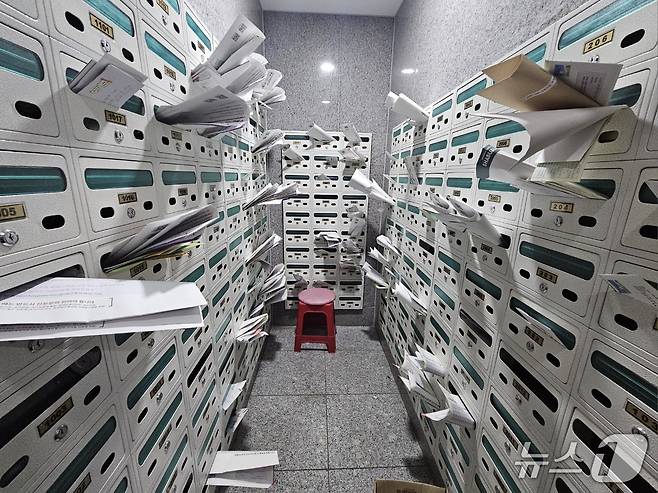 2일 청주시 청원구의 한 오피스텔에 선거 공보물이 우편함에 꽂혀있다.2025.6.2/뉴스1 이재규 기자