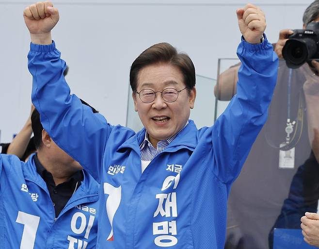 이재명 더불어민주당 대통령 후보가 제21대 대통령선거를 하루 앞둔 2일 오전 서울 강북구 북서울꿈의숲 서문광장을 찾아 지지를 호소하고 있다. 2025.6.2. 서울=뉴스1