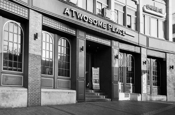 투썸플레이스 신촌 1호점. 투썸플레이스