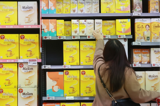 서울의 한 대형 마트 커피 진열대. (출처=연합뉴스)