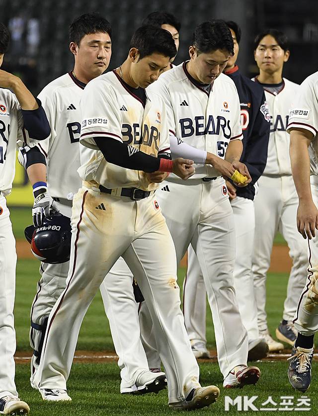 올 시즌 극심한 부진에 빠진 두산 선수단. 사진=천정환 기자