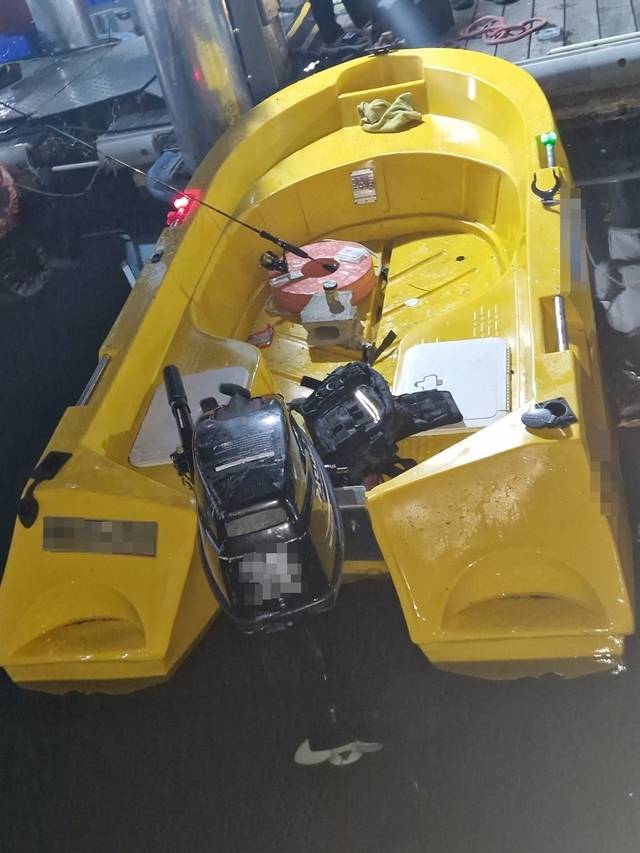 지난 1일 밤 정원 초과 운행이 적발된 모터 보트. 부산해양경찰서 제공