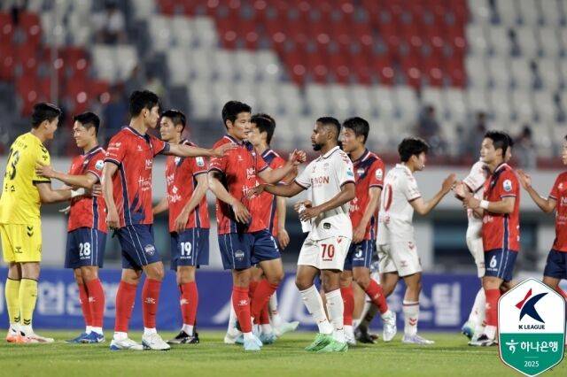 1일 열린 김천 상무와 수원FC의 17라운드 경기./프로축구연맹