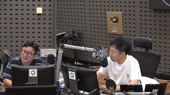 왼쪽부터 이수근, 박명수 (사진=KBS 쿨FM ‘박명수의 라디오쇼’ 캡처)