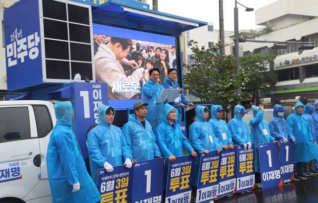 ▲김민석 상임선거대책위원장이 2일 서귀포시 일호광장에서 이재명 후보 지지를 호소하고 있다..ⓒ위성곤 의원실