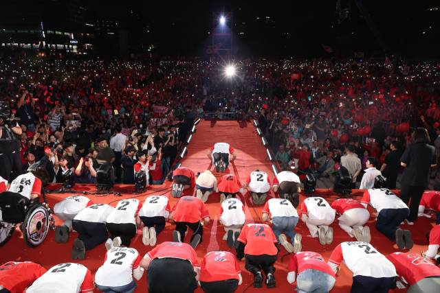 ▲국민의힘 김문수 대선 후보가 2일 서울시청 앞 서울광장에서 열린 피날레 유세에서 지지를 호소하고 있다. ⓒ연합뉴스