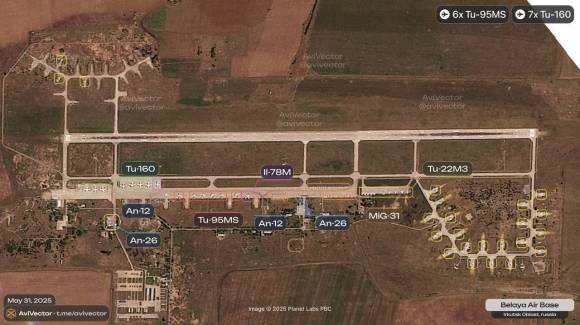 1일(현지시간) 우크라이나가 일인칭 시점(FPV) 드론을 동원, 러시아 공군기지 5곳을 상대로 개전 후 최대 규모의 공격을 감행했다. 사진은 지난 5월 31일 미국 플래닛랩스 위성에 포착된 시베리아 이르쿠츠크주 벨라야 공군기지 모습. 러시아 초음속 전략폭격기 투폴레프(Tu)-22M3과 장거리 전략폭격기 Tu-95MS 등 수십 대의 군용기가 배치돼 있다. 2025.6.1 텔레그램