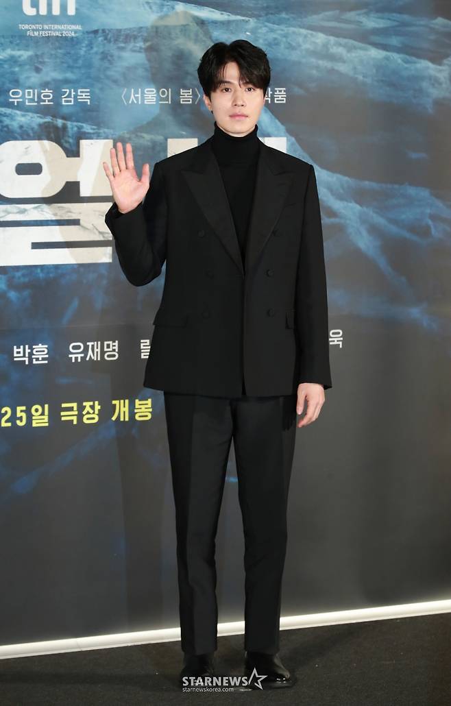 배우 이동욱이 27일 오전 서울 CGV용산아이파크몰에서 진행된 영화 '하얼빈'(감독 우민호) 제작발표회에 참석해 포즈를 취하고 있다. /2024.11.27 /사진=이동훈 photoguy@