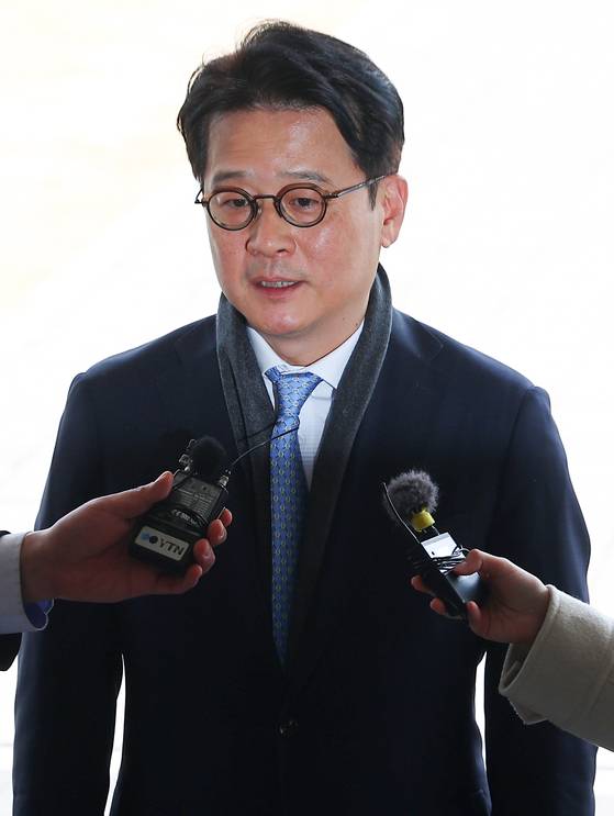 지난 3월 13일 탄핵소추가 기각된 뒤 서울중앙지검으로 출근하는 이창수 지검장. 연합뉴스