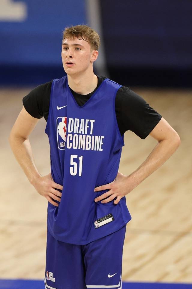 ‘ESPN’은 플래그가 뉴발란스와 계약했을 당시 ‘상당한’ 규모라고 설명했다. 뉴발란스는 플래그를 주요 홍보 모델 중 한 명으로 지정했고 카와이 레너드, 타이리스 맥시, 카메론 브링크와 함께 광고 출연시키기도 했다. 사진=AFP=연합뉴스