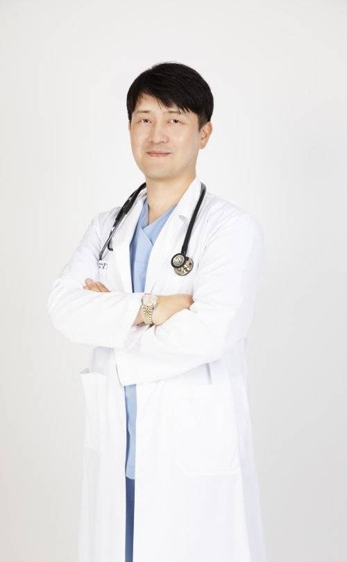 성명준내과 성명준 원장은 “직장인 혈액투석은 치료가 삶의 방식 그 자체인데 자신의 삶을 지켜내기 위한 전략적 선택이라는 점을 상기해야 한다”고 조언한다.
