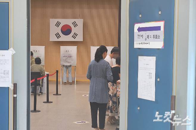 3일 경남 김해시 칠산서부동 제2투표소. 이형탁 기자