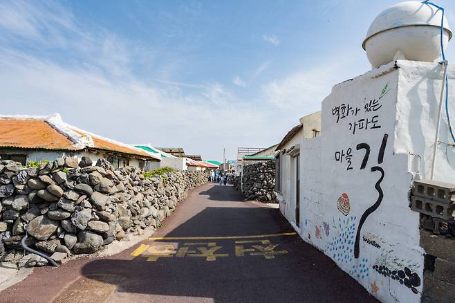 가파도는 전봇대와 전깃줄이 보이지 않는 무탄소 섬이다