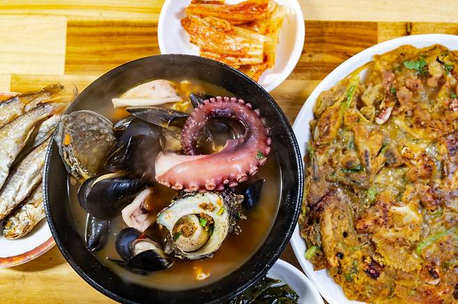 푸짐한 한 끼로 마구 행복해졌던 가파도의 아침