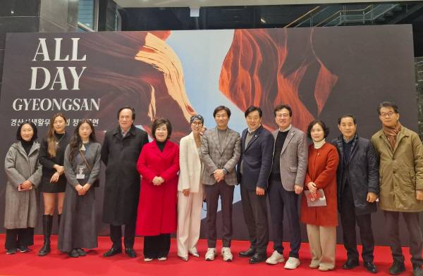 정기공연 내빈 기념촬영