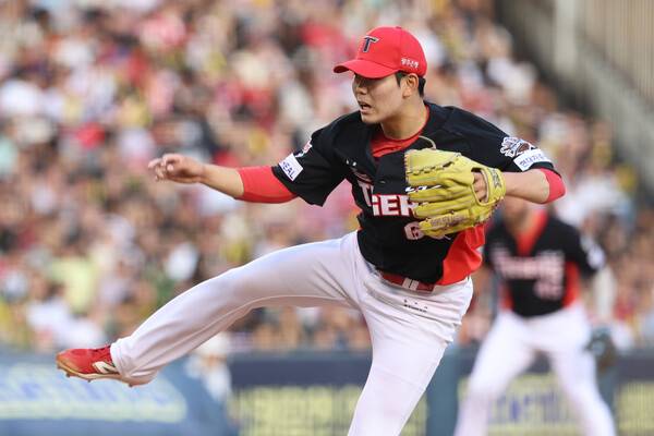 투구하는 성영탁. ⓒKIA타이거즈