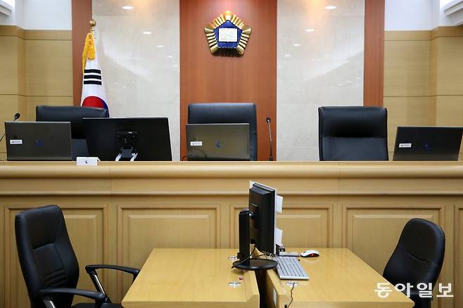 서울고등법원 법정 내부 모습. 전영한 기자 scoopjyh@donga.com