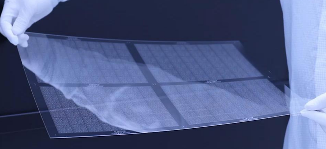 LPKF 레이저 유도 식각 기술로 가공한 유리(사진=LPKF)