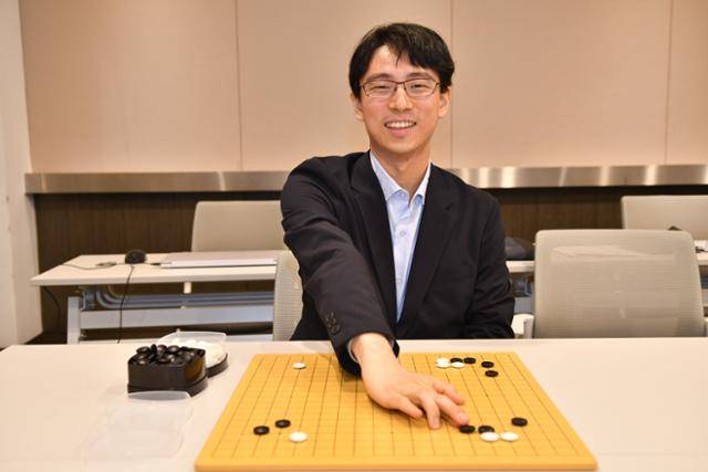 지난달 21일 경기 광주 곤지암리조트에서 열렸던 ‘제30회 LG배 조선일보 기왕전’(우승상금 3억 원) 출전차 방한한 이치리키 료 9단이 “현재 일본 내엔 세계 메이저 기전이 없다”며 아쉬움을 토로했다. 한국기원 제공