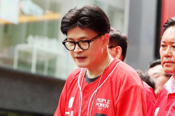 지난달 29일 광주 동구 충장로우체국 앞에서 국민의힘 한동훈 전 대표가 유세하고 있다. 연합뉴스