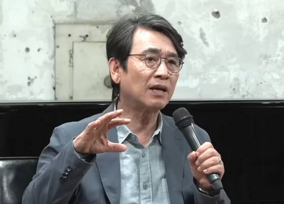 지난달 28일 유튜브 딴지방송국 ‘김어준의 다스뵈이다’에 출연한 유시민 작가. 사진 유튜브 캡처