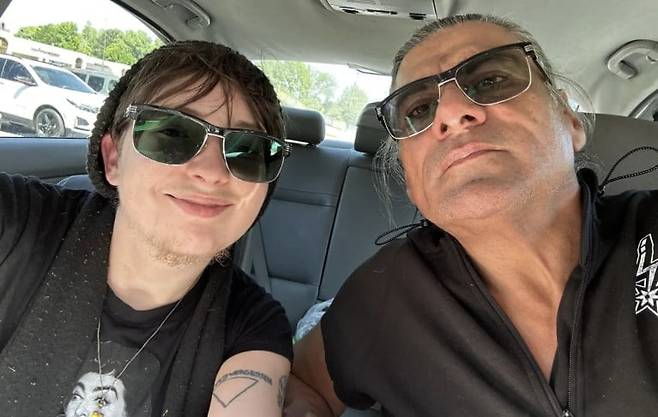 조나단 조스(오른쪽)와 그의 동성 아내/사진=조나단 조스 페이스북