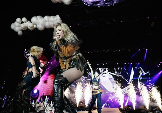 멤버들은 올블랙+메탈릭 디테일의 Y2K풍 무대의상을 입고, 전성기 시절을 연상케 하는 에너지를 뿜어냈다.사진=산다라박 SNS