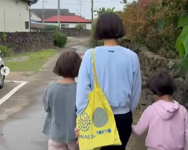 김나영이 아이들과 똑같은 머리 스타일을 해 눈길을 끌었다. / 김나영 소셜미디어 캡처