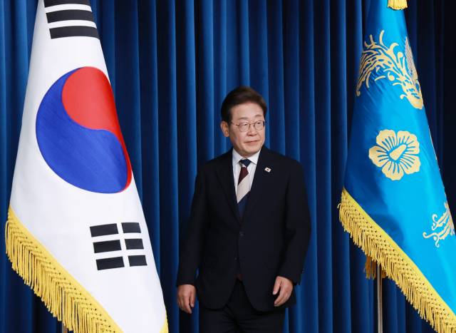 ▲이재명 대통령이 4일 서울 용산 대통령실 청사에서 열린 인사브리핑에 입장하고 있다. ⓒ연합뉴스