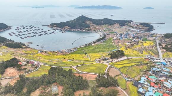 국제슬로시티연맹으로부터 ‘세계 슬로길 1호’로 인증받은 청산도. 완도군 제공