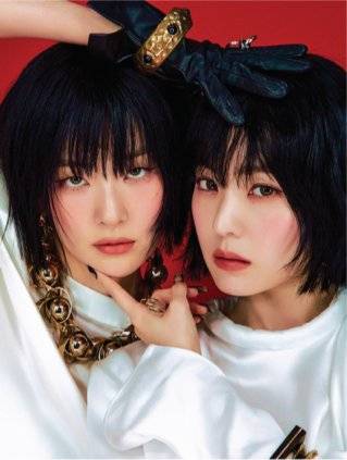 아찔하고 그로테스크한 분위기의 신곡 ‘틸트(TILT)’를 발표한 ‘레드벨벳-아이린&슬기’. SM엔터테인먼트 제공