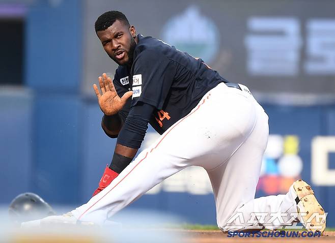 1일 창원 NC파크에서 열린 한화-NC전. 1회초 무사 1루 문현빈 타석. 플로리얼이 2루 도루를 성공시키고 있다. 창원=정재근 기자 cjg@sportschosun.com/2025.6.1/