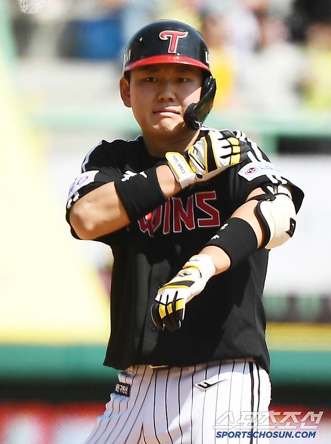 25일 인천 SSG랜더스필드에서 열린 LG-SSG전. 5회초 1사 이주헌이 2루타를 친 후 기뻐하고 있다. 인천=정재근 기자 cjg@sportschosun.com/2025.5.25/