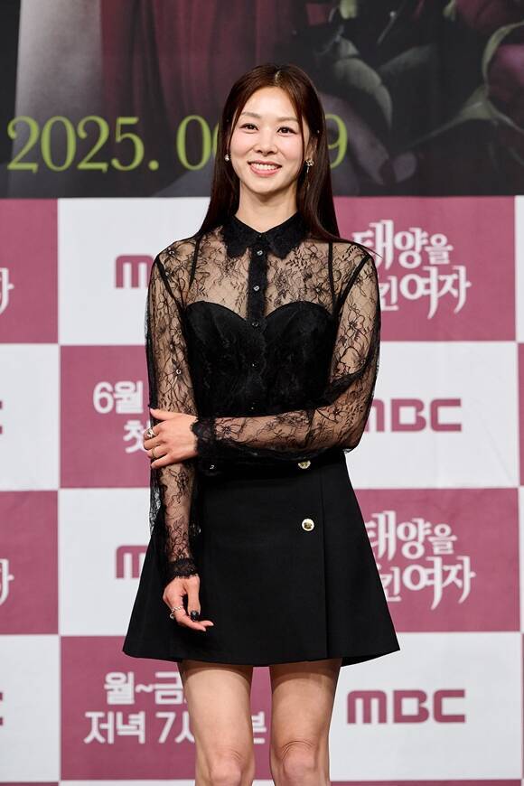 장신영이 2022년 JTBC 드라마 '클리닝 업' 이후 3년 만에 '태양을 삼킨 여자'로 시청자들과 만난다. /MBC