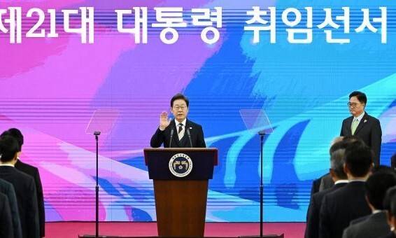 이재명 대통령이 4일 서울 여의도 국회에서 21대 대통령 취임선서를 하고 있다. 국회 사진기자단