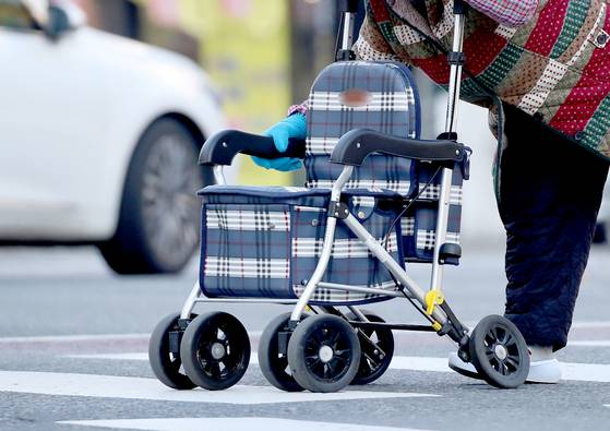 보행보조기 참고 사진. 뉴스1