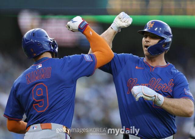 홈런 세리머니를 펼치는 브랜든 니모(좌)와 피트 알론소(우)./게티이미지코리아