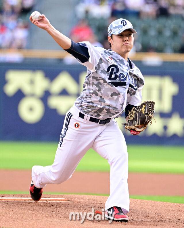 2025년 6월 5일 오후 서울 잠실구장에서 진행된 '2025 신한 SOL뱅크 KBO 리그' KIA 타이거즈와 두산 베어스의 경기. 두산 선발투수 최원준이 역투하고 있다./잠실 = 유진형 기자