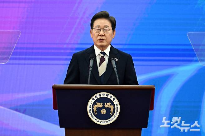 이재명 대통령이 4일 서울 여의도 국회 의사당 중앙홀(로텐더홀)에서 제21대 대통령 취임사를 하고 있다. 윤창원 기자