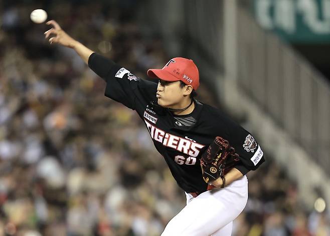 KIA 투수 김도현은 5일 잠실 두산전에서 선발등판해 7이닝 1실점으로 하이 퀄리티스타트를 기록했다. 잠실|뉴시스