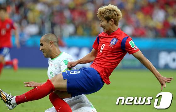 11년 전 알제리를 상대로 자신의 월드컵 1호골을 터뜨리는 손흥민. 2014.6.23/뉴스1