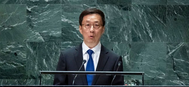 한정 중국 부주석이 2023년 9월 21일 미국 뉴욕 유엔본부에서 연설하고 있다. ⓒAP/뉴시스