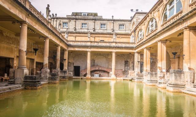 로마 시대 당시 '술리스 미네르바'의 성스러운 우물이 있던 영국 온천 도시 배스의 유적지. 게티이미지뱅크
